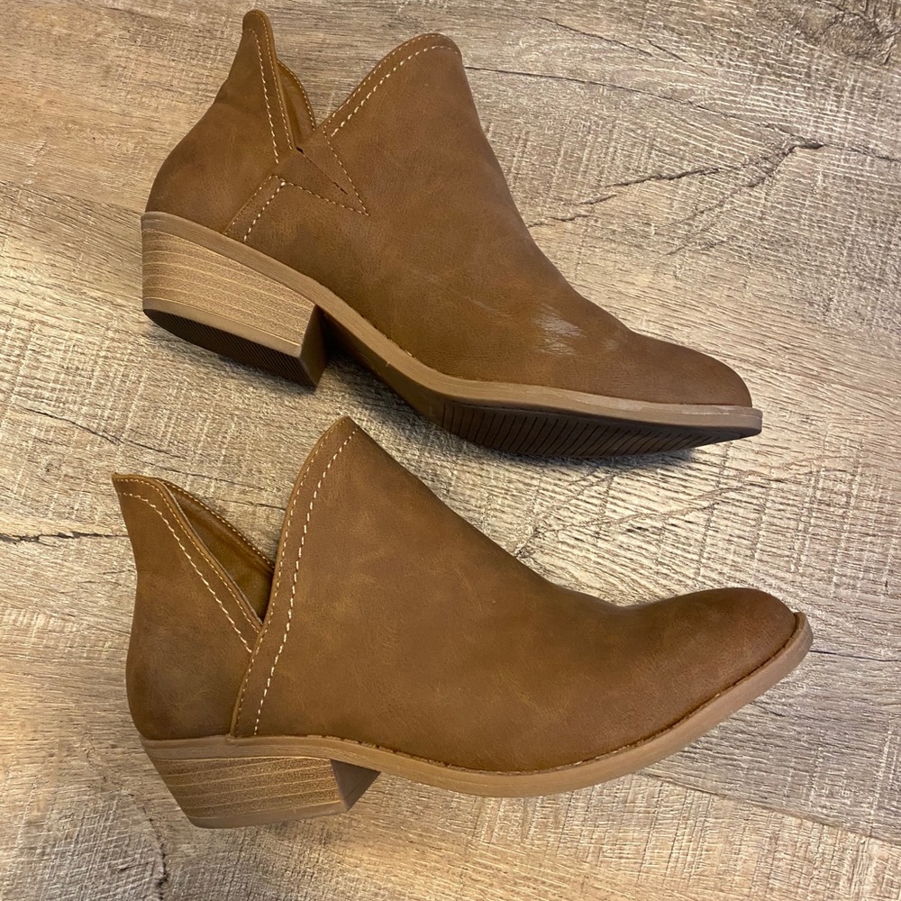 Brown Boots with Open Side